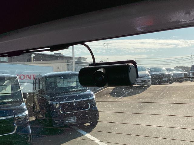 Ｎ－ＢＯＸカスタム ベースグレード　当社デモカー・ナビ・前後ドラレコ・両側パワースライドドア・ＥＴＣ・リヤカメラ・ＬＥＤヘッドライト・衝突軽減ブレーキ・クルーズコントロール・スマートキー・オートエアコン・電子パーキング・ブレーキホールド（10枚目）