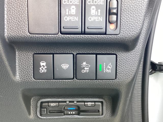 フリード クロスター　ワンオーナー・ナビ・両側パワースライドドア・リヤカメラ・ＥＴＣ・ＬＥＤヘッドライト・衝突軽減ブレーキ・クルーズコントロール・スマートキー・オートエアコン・シートヒーター　ＡＡＣ　スマキー　禁煙　Ｄレコ（19枚目）