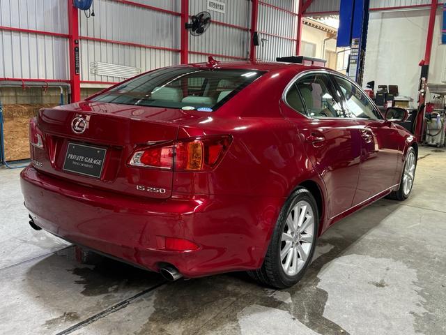 ＩＳ ＩＳ２５０　バージョンＬ　ワンオーナー　禁煙車　純正ナビ　バックカメラ　メモリー付パワーシート　シートヒーター　スマートキー　プッシュスタート　ＥＴＣ　パドルシフト　オートクルーズコントロール（9枚目）