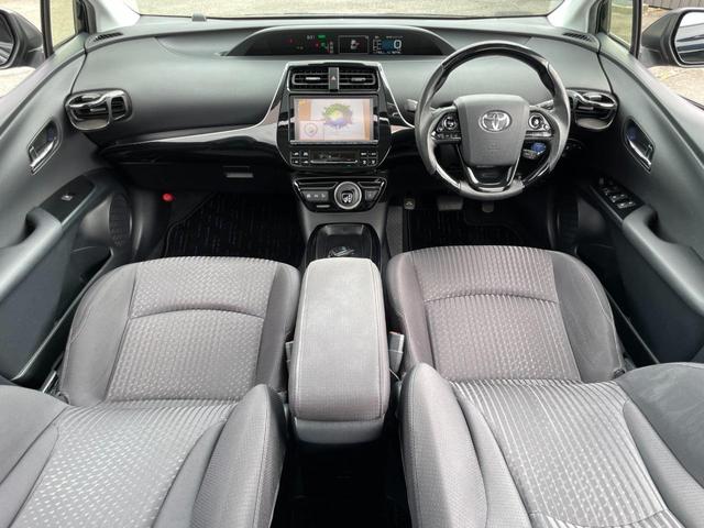 プリウス Ｓ　ＲＳＲ車高調　サンルーフ　９インチナビＢｌｕｅｔｏｏｔｈ地デジ　バックカメラ　セーフティセンス　１００Ｖ電源　２．０ＥＴＣ（5枚目）