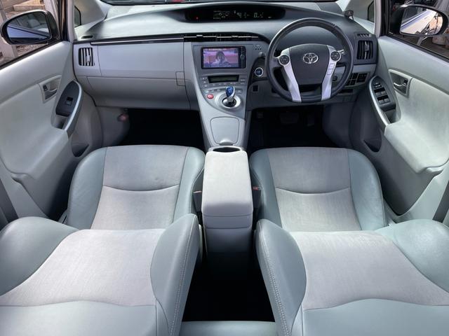 プリウス G サンルーフ レーダークルーズ ハーフレザーシート ビルトインETC ナビ地デジ Bluetooth バックカメラ フォグライト クリアランスソナー スペアキー スペアタイヤ(8枚目)