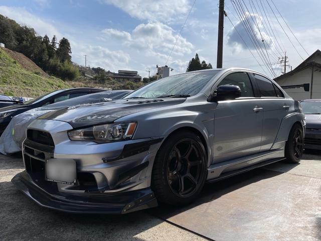 ランサー ＧＳＲエボリューションＸ　ランサー　エボリューションＸ／４ＷＤ／型式ＣＢＡ－ＣＺ４Ａ／ＶＡＲＩＳフルエアロ／ＯＨＬＩＮＳ車高調／Ｇ－Ｆｏｒｃｅキャタライザー／ＥＮＤＬＥＳＳキャリパー／ＡＤＶＡＮホイール／ＭＯＭＯステアリング（2枚目）