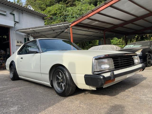 スカイライン ●型式/E-HGC211改●排気量/1990cc●乗車定員/5人●マニュアル5速●L20●ソレックス40Φ●タコ足●ストレートマフラー●ワタナベ14インチホイール●四輪ディスクブレーキ●パワステ付き(2枚目)