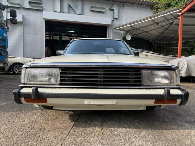 スカイライン ●型式/E-HGC211改●排気量/1990cc●乗車定員/5人●マニュアル5速●L20●ソレックス40Φ●タコ足●ストレートマフラー●ワタナベ14インチホイール●四輪ディスクブレーキ●パワステ付き(5枚目)