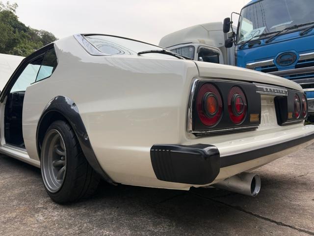 スカイライン ●型式/E-HGC211改●排気量/1990cc●乗車定員/5人●マニュアル5速●L20●ソレックス40Φ●タコ足●ストレートマフラー●ワタナベ14インチホイール●四輪ディスクブレーキ●パワステ付き(12枚目)