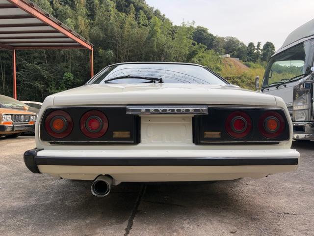 スカイライン ●型式/E-HGC211改●排気量/1990cc●乗車定員/5人●マニュアル5速●L20●ソレックス40Φ●タコ足●ストレートマフラー●ワタナベ14インチホイール●四輪ディスクブレーキ●パワステ付き(14枚目)