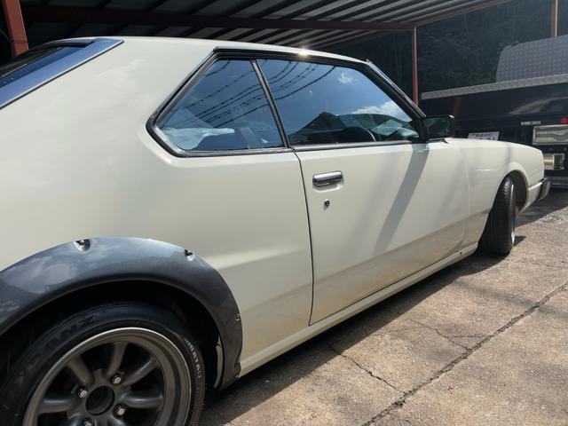 スカイライン ●型式/E-HGC211改●排気量/1990cc●乗車定員/5人●マニュアル5速●L20●ソレックス40Φ●タコ足●ストレートマフラー●ワタナベ14インチホイール●四輪ディスクブレーキ●パワステ付き(18枚目)