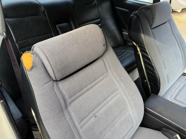 スカイライン ●型式/E-HGC211改●排気量/1990cc●乗車定員/5人●マニュアル5速●L20●ソレックス40Φ●タコ足●ストレートマフラー●ワタナベ14インチホイール●四輪ディスクブレーキ●パワステ付き(26枚目)