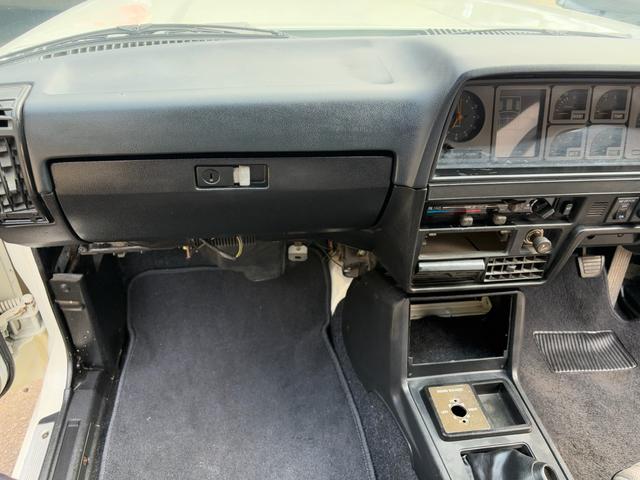 スカイライン ●型式/E-HGC211改●排気量/1990cc●乗車定員/5人●マニュアル5速●L20●ソレックス40Φ●タコ足●ストレートマフラー●ワタナベ14インチホイール●四輪ディスクブレーキ●パワステ付き(32枚目)