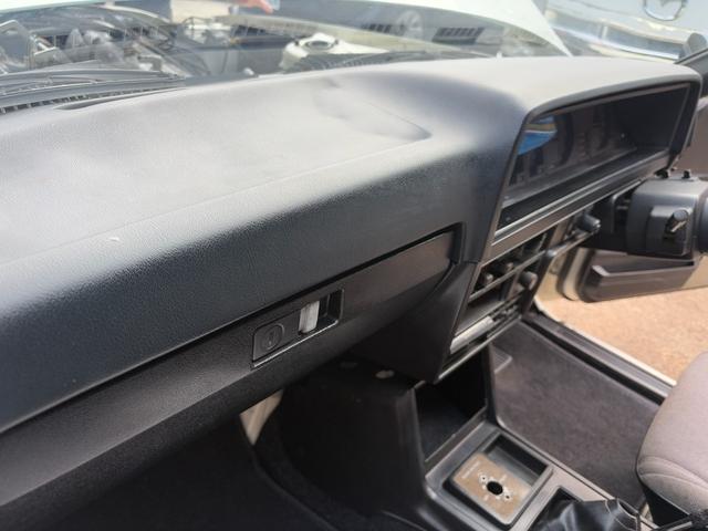 スカイライン ●型式/E-HGC211改●排気量/1990cc●乗車定員/5人●マニュアル5速●L20●ソレックス40Φ●タコ足●ストレートマフラー●ワタナベ14インチホイール●四輪ディスクブレーキ●パワステ付き(33枚目)