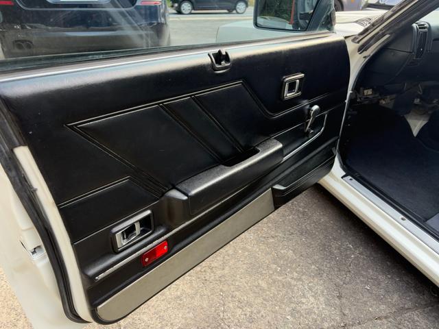 スカイライン ●型式/E-HGC211改●排気量/1990cc●乗車定員/5人●マニュアル5速●L20●ソレックス40Φ●タコ足●ストレートマフラー●ワタナベ14インチホイール●四輪ディスクブレーキ●パワステ付き(34枚目)