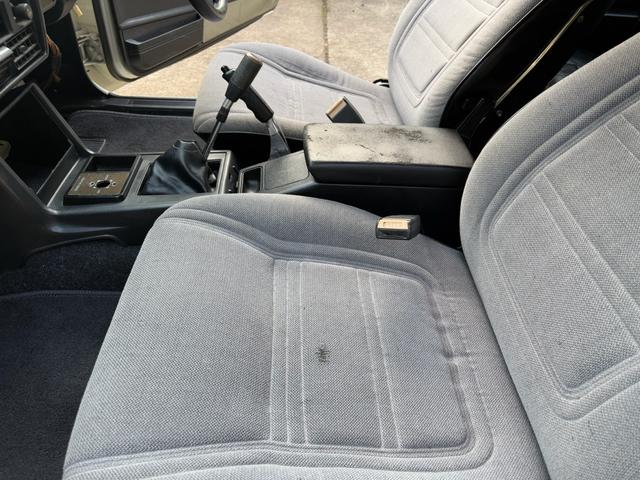 スカイライン ●型式/E-HGC211改●排気量/1990cc●乗車定員/5人●マニュアル5速●L20●ソレックス40Φ●タコ足●ストレートマフラー●ワタナベ14インチホイール●四輪ディスクブレーキ●パワステ付き(35枚目)