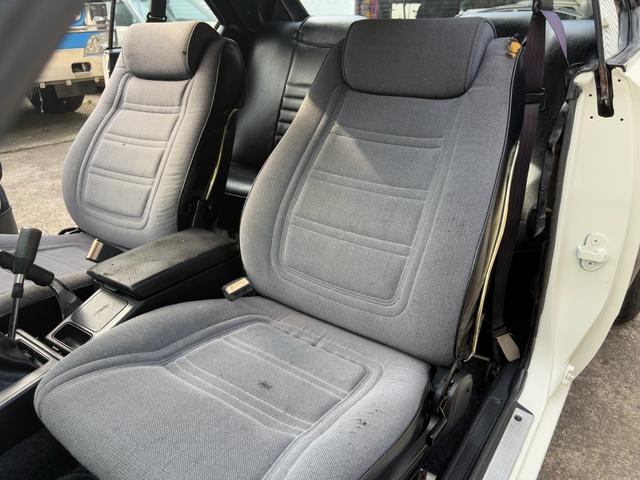 スカイライン ●型式/E-HGC211改●排気量/1990cc●乗車定員/5人●マニュアル5速●L20●ソレックス40Φ●タコ足●ストレートマフラー●ワタナベ14インチホイール●四輪ディスクブレーキ●パワステ付き(36枚目)