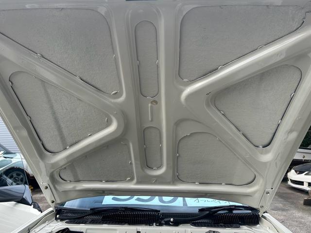 スカイライン ●型式/E-HGC211改●排気量/1990cc●乗車定員/5人●マニュアル5速●L20●ソレックス40Φ●タコ足●ストレートマフラー●ワタナベ14インチホイール●四輪ディスクブレーキ●パワステ付き(47枚目)