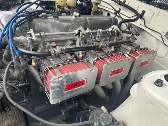 スカイライン ●型式/E-HGC211改●排気量/1990cc●乗車定員/5人●マニュアル5速●L20●ソレックス40Φ●タコ足●ストレートマフラー●ワタナベ14インチホイール●四輪ディスクブレーキ●パワステ付き(50枚目)