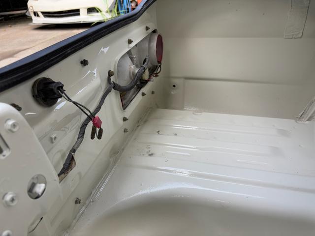 スカイライン ●型式/E-HGC211改●排気量/1990cc●乗車定員/5人●マニュアル5速●L20●ソレックス40Φ●タコ足●ストレートマフラー●ワタナベ14インチホイール●四輪ディスクブレーキ●パワステ付き(54枚目)