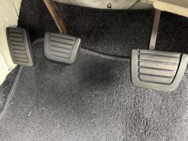 スカイライン ●型式/E-HGC211改●排気量/1990cc●乗車定員/5人●マニュアル5速●L20●ソレックス40Φ●タコ足●ストレートマフラー●ワタナベ14インチホイール●四輪ディスクブレーキ●パワステ付き(57枚目)