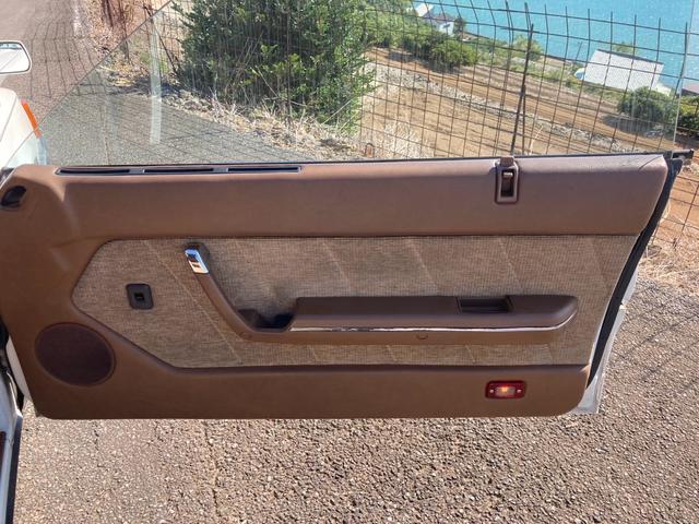 レパードTR-X ターボ SGX ●型式/E-PF30●排気量/1990cc●乗車定員/5人●2ドア●L20エンジン●純正フロアマット(5枚目)