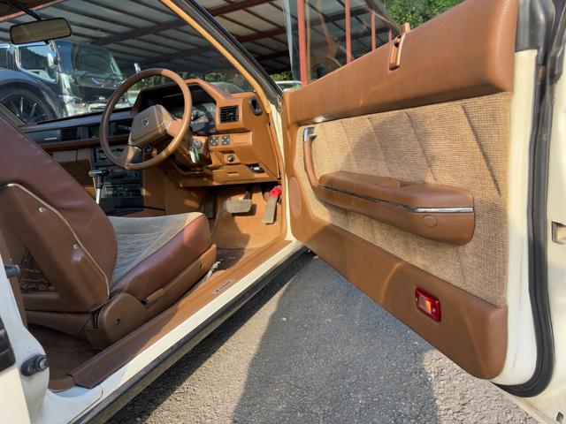 レパードTR-X ターボ SGX ●型式/E-PF30●排気量/1990cc●乗車定員/5人●2ドア●L20エンジン●純正フロアマット(6枚目)