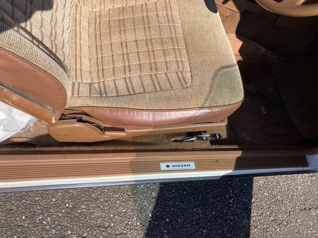 レパードTR-X ターボ SGX ●型式/E-PF30●排気量/1990cc●乗車定員/5人●2ドア●L20エンジン●純正フロアマット(7枚目)