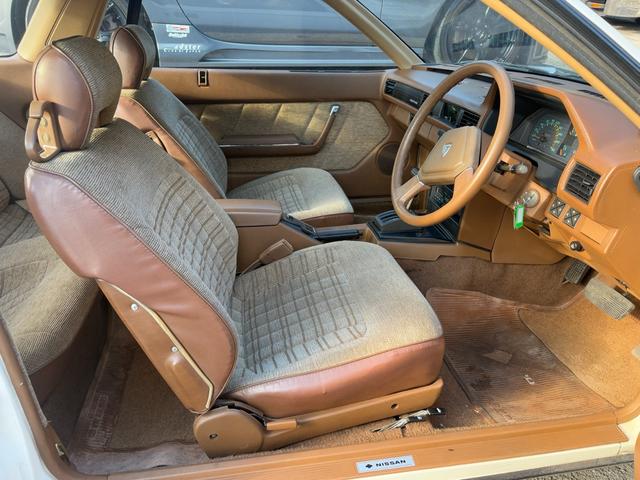 レパードTR-X ターボ SGX ●型式/E-PF30●排気量/1990cc●乗車定員/5人●2ドア●L20エンジン●純正フロアマット(8枚目)