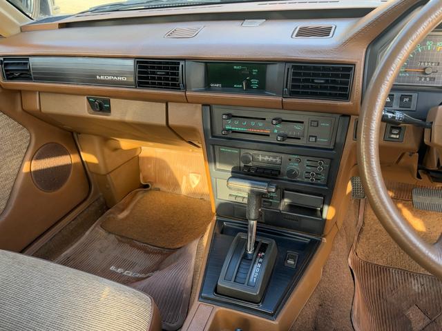 レパードTR-X ターボ SGX ●型式/E-PF30●排気量/1990cc●乗車定員/5人●2ドア●L20エンジン●純正フロアマット(12枚目)