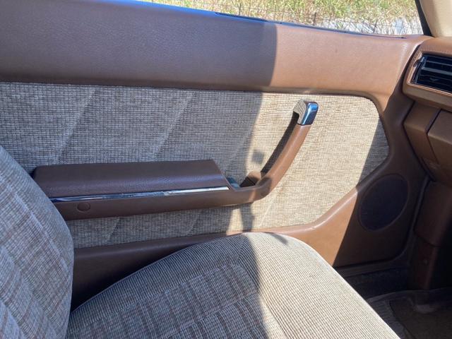 レパードTR-X ターボ SGX ●型式/E-PF30●排気量/1990cc●乗車定員/5人●2ドア●L20エンジン●純正フロアマット(16枚目)