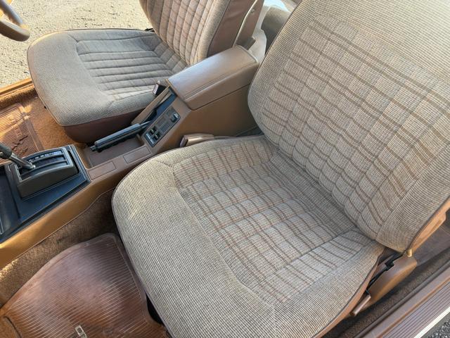 レパードTR-X ターボ SGX ●型式/E-PF30●排気量/1990cc●乗車定員/5人●2ドア●L20エンジン●純正フロアマット(20枚目)