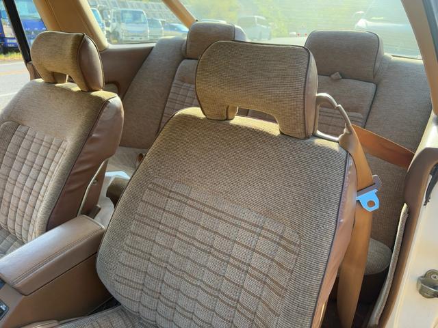 レパードTR-X ターボ SGX ●型式/E-PF30●排気量/1990cc●乗車定員/5人●2ドア●L20エンジン●純正フロアマット(21枚目)