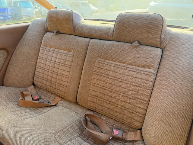 レパードTR-X ターボ SGX ●型式/E-PF30●排気量/1990cc●乗車定員/5人●2ドア●L20エンジン●純正フロアマット(22枚目)