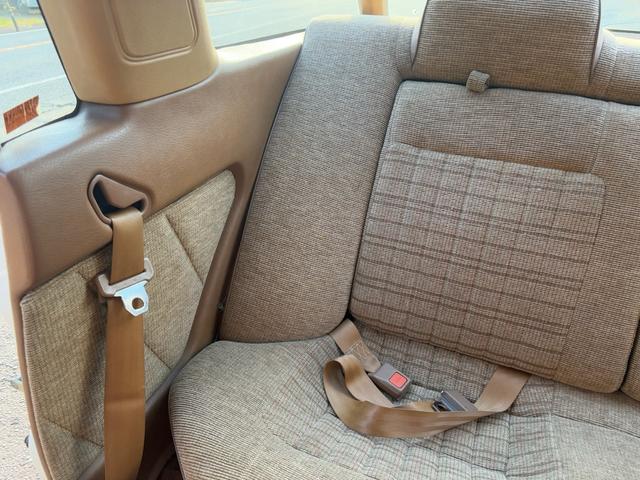 レパードTR-X ターボ SGX ●型式/E-PF30●排気量/1990cc●乗車定員/5人●2ドア●L20エンジン●純正フロアマット(23枚目)