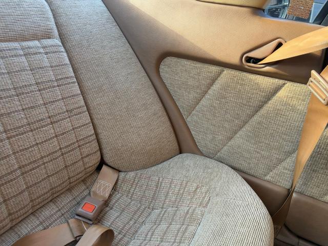 レパードTR-X ターボ SGX ●型式/E-PF30●排気量/1990cc●乗車定員/5人●2ドア●L20エンジン●純正フロアマット(25枚目)