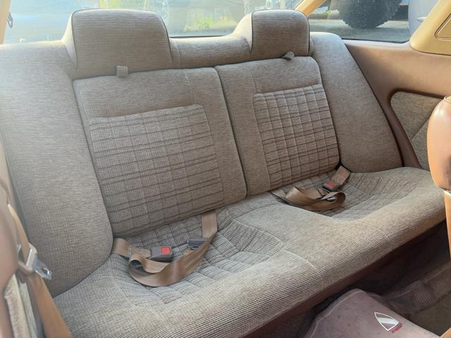 レパードTR-X ターボ SGX ●型式/E-PF30●排気量/1990cc●乗車定員/5人●2ドア●L20エンジン●純正フロアマット(26枚目)