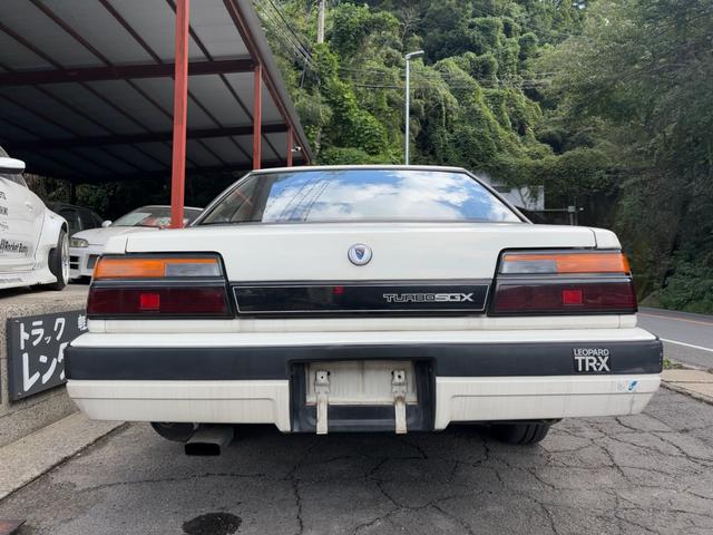 レパードTR-X ターボ SGX ●型式/E-PF30●排気量/1990cc●乗車定員/5人●2ドア●L20エンジン●純正フロアマット(34枚目)