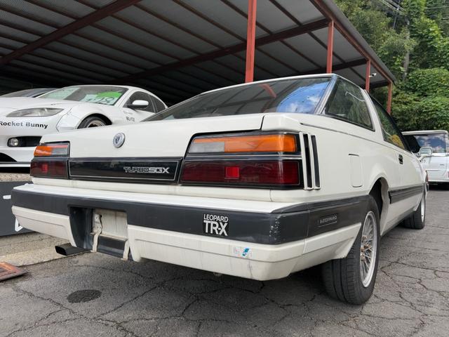 レパードTR-X ターボ SGX ●型式/E-PF30●排気量/1990cc●乗車定員/5人●2ドア●L20エンジン●純正フロアマット(35枚目)