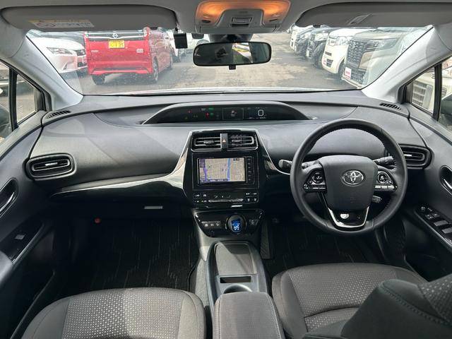 プリウス Ｓ　後期型　ナビ　ＴＶ　Ｂｌｕｅｔｏｏｔｈ　バックカメラ　ＥＴＣ　ドラレコ　衝突軽減ブレーキ　車線逸脱抑制　車速追従クルーズコントロール　ＬＥＤヘッドライト＆オートハイビーム　ＬＥＤフロントフォグライト（2枚目）