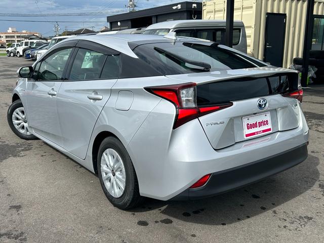 プリウス Ｓ　後期型　ナビ　ＴＶ　Ｂｌｕｅｔｏｏｔｈ　バックカメラ　ＥＴＣ　ドラレコ　衝突軽減ブレーキ　車線逸脱抑制　車速追従クルーズコントロール　ＬＥＤヘッドライト＆オートハイビーム　ＬＥＤフロントフォグライト（4枚目）
