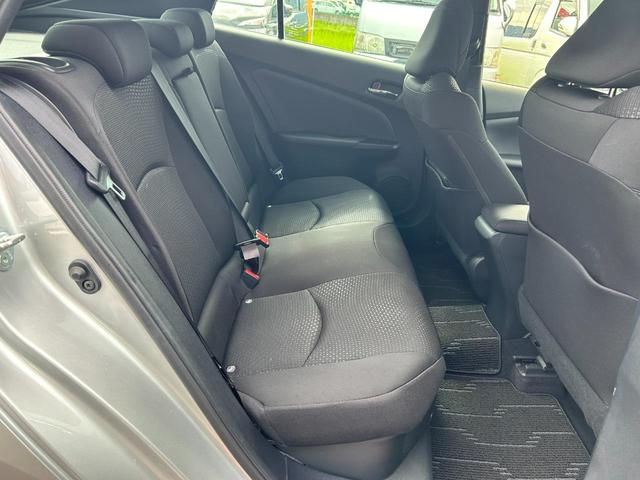 プリウス Ｓ　後期型　ナビ　ＴＶ　Ｂｌｕｅｔｏｏｔｈ　バックカメラ　ＥＴＣ　ドラレコ　衝突軽減ブレーキ　車線逸脱抑制　車速追従クルーズコントロール　ＬＥＤヘッドライト＆オートハイビーム　ＬＥＤフロントフォグライト（11枚目）