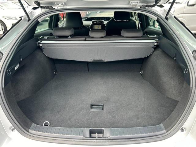 プリウス Ｓ　後期型　ナビ　ＴＶ　Ｂｌｕｅｔｏｏｔｈ　バックカメラ　ＥＴＣ　ドラレコ　衝突軽減ブレーキ　車線逸脱抑制　車速追従クルーズコントロール　ＬＥＤヘッドライト＆オートハイビーム　ＬＥＤフロントフォグライト（12枚目）