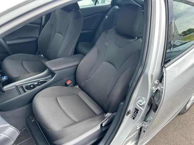 プリウス Ｓ　後期型　ナビ　ＴＶ　Ｂｌｕｅｔｏｏｔｈ　バックカメラ　ＥＴＣ　ドラレコ　衝突軽減ブレーキ　車線逸脱抑制　車速追従クルーズコントロール　ＬＥＤヘッドライト＆オートハイビーム　ＬＥＤフロントフォグライト（16枚目）