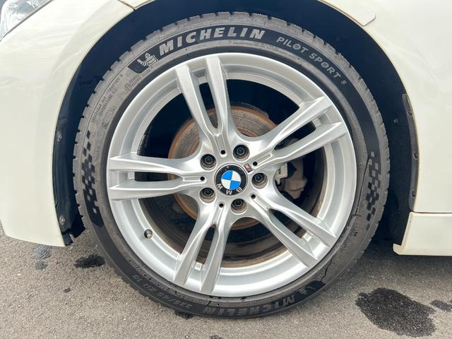 ３シリーズ ３２０ｉツーリング　Ｍスポーツ　衝突軽減ブレーキ　車線逸脱警報　Ｍスポエアロ　１８インチＡＷ　電動バッグドア　ナビ　Ｂｌｕｅｔｏｏｔｈオーディオ　バックカメラ　クリアランスソナー　スマートキー　パワーシート　タイミングチェーン駆動（11枚目）