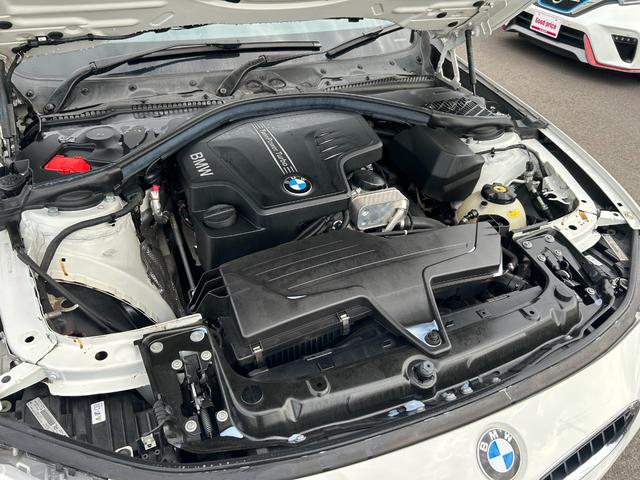 ３シリーズ ３２０ｉツーリング　Ｍスポーツ　衝突軽減ブレーキ　車線逸脱警報　Ｍスポエアロ　１８インチＡＷ　電動バッグドア　ナビ　Ｂｌｕｅｔｏｏｔｈオーディオ　バックカメラ　クリアランスソナー　スマートキー　パワーシート　タイミングチェーン駆動（14枚目）