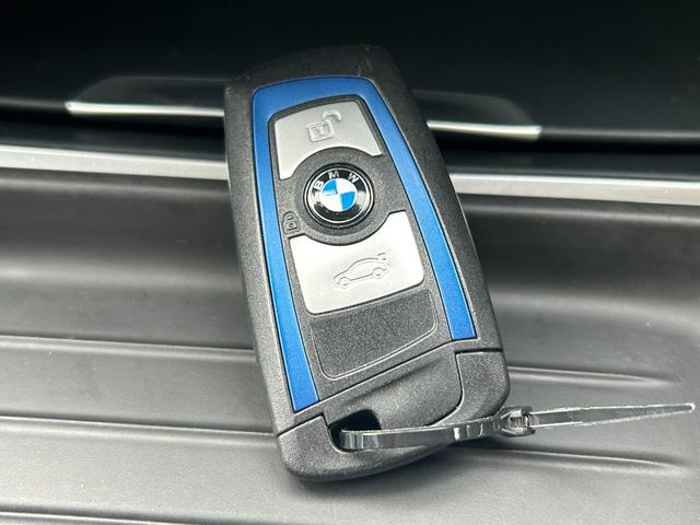 ３シリーズ ３２０ｉツーリング　Ｍスポーツ　衝突軽減ブレーキ　車線逸脱警報　Ｍスポエアロ　１８インチＡＷ　電動バッグドア　ナビ　Ｂｌｕｅｔｏｏｔｈオーディオ　バックカメラ　クリアランスソナー　スマートキー　パワーシート　タイミングチェーン駆動（48枚目）
