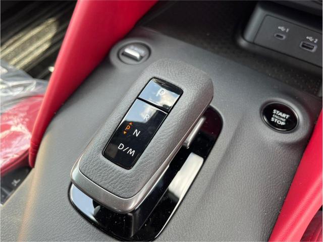 フェアレディＺ バージョンＳＴ　９ＡＴ／先進運転支援技術／ＮｉｓｓａｎＣｏｎｎｅｃｔナビ／ＢＯＳＥサウンド／禁煙車／ワンオーナー（28枚目）