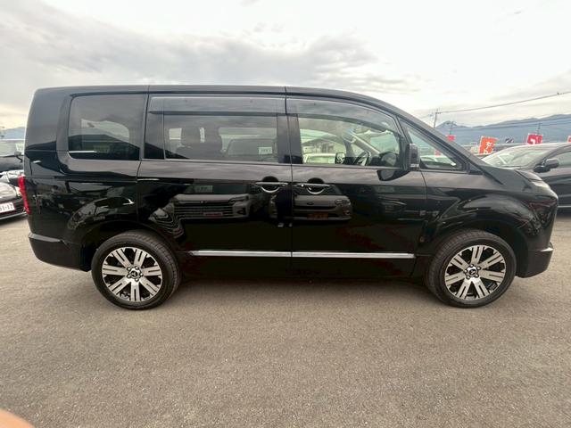 デリカＤ：５ オールブラックスエディション　１０型ナビ／マルチアラウンドモニター／禁煙車／ｅ－アシスト／両側パワースライドドア／パワーバックドア／シートヒーター（前席）／パワーシート（運転席）／ブラインドスポットモニター（7枚目）
