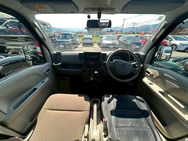 ＮＶ１００クリッパーバン 　５ＭＴ／ルーフキャリア／ＥＴＣ／プライバシーガラス／オーバーヘッドコンソール（2枚目）
