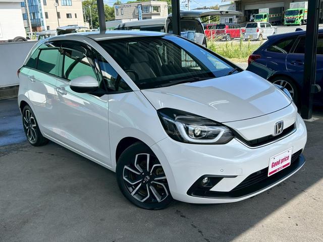 フィット ｅ：ＨＥＶネス　衝突軽減ブレーキ　車線維持支援　車速追従クルーズコントロール　ナビＴＶ　Ｂｌｕｅｔｏｏｔｈ　バックカメラ　クリアランスソナー　前後ドラレコ　スマートキー　ＥＴＣ　撥水シート　タイミングチェーン　禁煙車（8枚目）