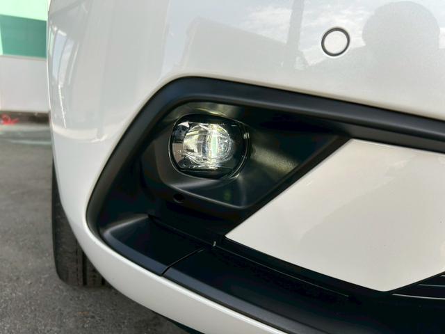 フィット ｅ：ＨＥＶネス　衝突軽減ブレーキ　車線維持支援　車速追従クルーズコントロール　ナビＴＶ　Ｂｌｕｅｔｏｏｔｈ　バックカメラ　クリアランスソナー　前後ドラレコ　スマートキー　ＥＴＣ　撥水シート　タイミングチェーン　禁煙車（11枚目）