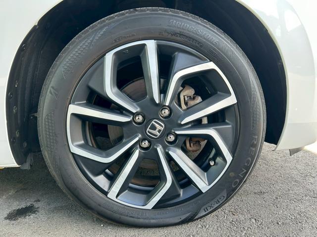 フィット ｅ：ＨＥＶネス　衝突軽減ブレーキ　車線維持支援　車速追従クルーズコントロール　ナビＴＶ　Ｂｌｕｅｔｏｏｔｈ　バックカメラ　クリアランスソナー　前後ドラレコ　スマートキー　ＥＴＣ　撥水シート　タイミングチェーン　禁煙車（12枚目）