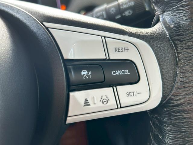 フィット ｅ：ＨＥＶネス　衝突軽減ブレーキ　車線維持支援　車速追従クルーズコントロール　ナビＴＶ　Ｂｌｕｅｔｏｏｔｈ　バックカメラ　クリアランスソナー　前後ドラレコ　スマートキー　ＥＴＣ　撥水シート　タイミングチェーン　禁煙車（30枚目）